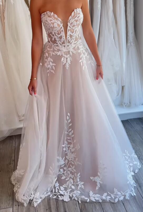 Strapless Tulle/Leaf Lace A-line Wedding Dress DressesTailor Strapless Tulle/Leaf Lace A-line Wedding Dress DressesTailor