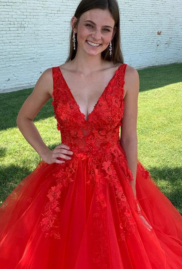 V-neck Tulle Long Prom Dresses with Appliques