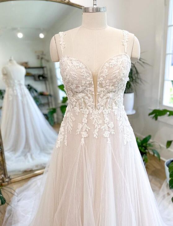 Straps Tulle A-line Wedding Dress with Appliques