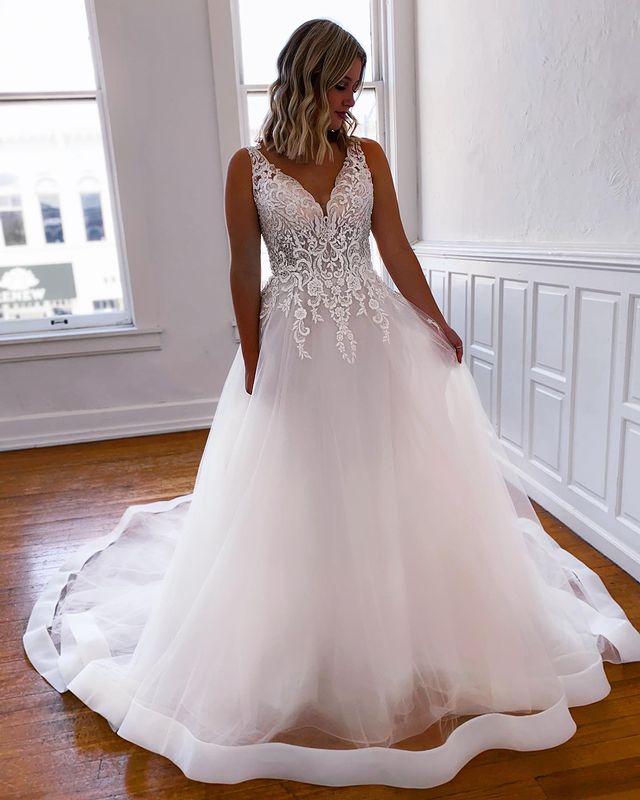 V-neck Lace/Tulle Ball Gown Wedding Dresses,Dresses For Wedding,Bridal Gown,Bride Dress,Dresses For Brides