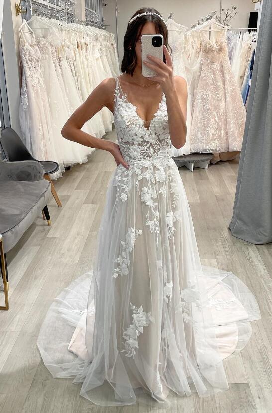 V-neck A-line Tulle/Lace Wedding Dresses DT1575