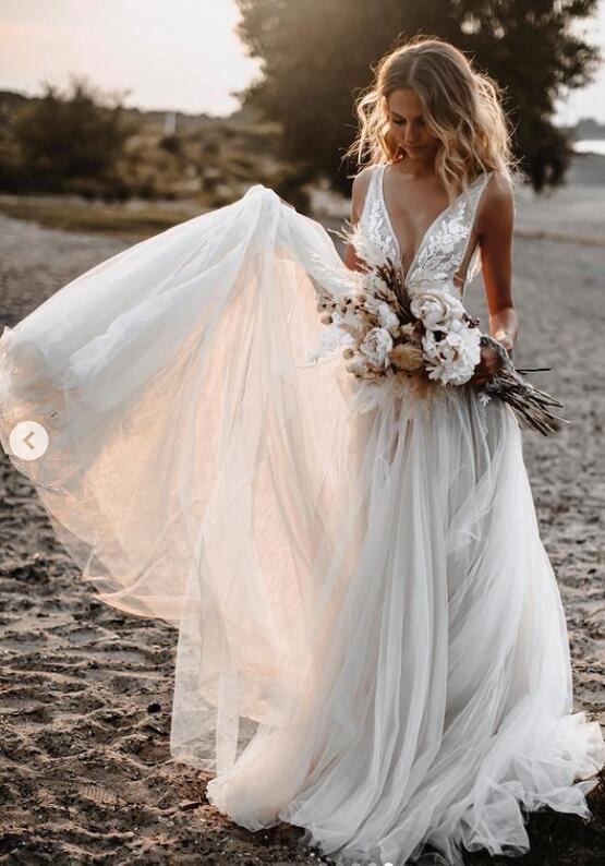 Open Back A-line Beach Wedding Dresses DT1597