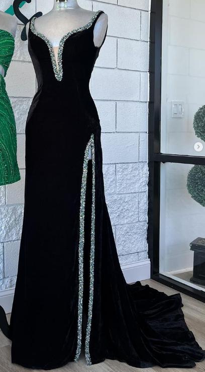 V-neck Black Long Prom Dress with Beading