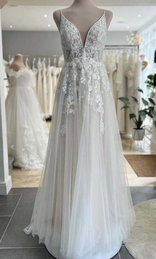 Straps A-line Tulle/Lace Beach Wedding Dress