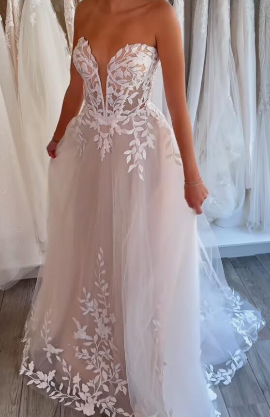 Strapless Tulle/Leaf Lace A-line Wedding Dress