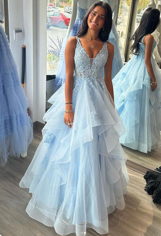V-neck Tulle Ball Gown Long Prom Dress with Lace Bodice