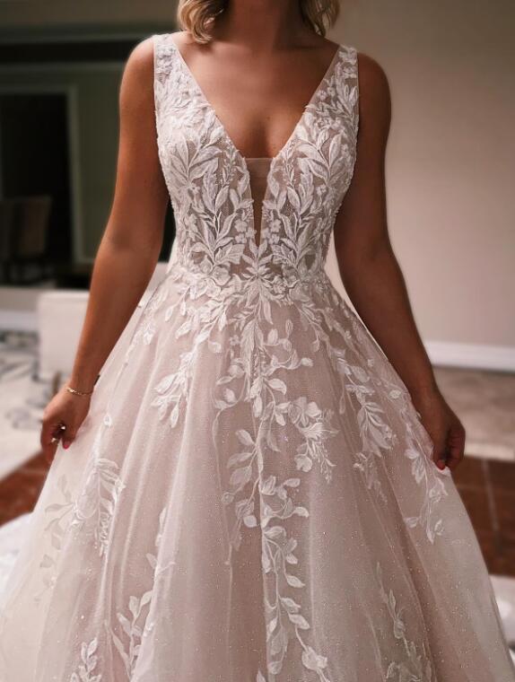 V-neck Tulle/Lace Wedding Dress with Open Back