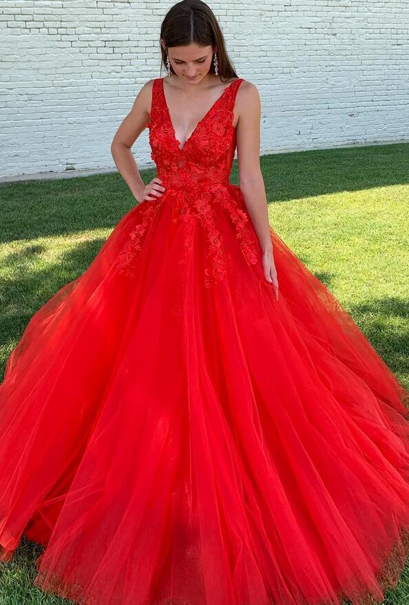 V-neck Tulle Long Prom Dresses with Appliques