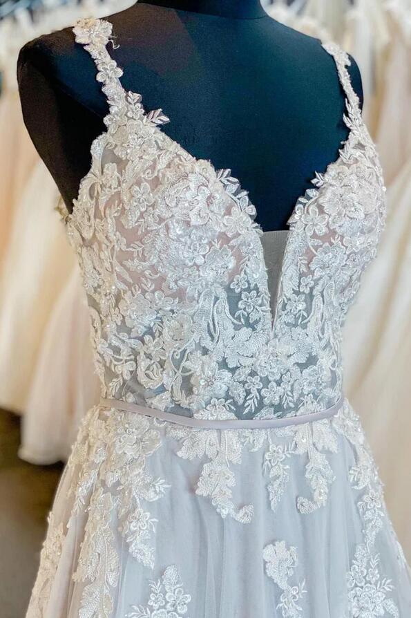 V-Neck Backless Lace/Tulle Wedding Dress