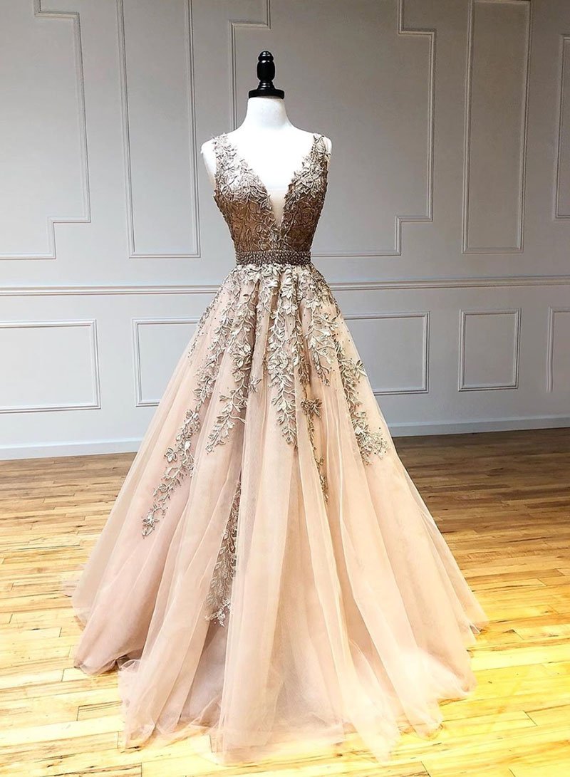V-neck Leaf Lace Ball Gown Prom Dresses with Beading